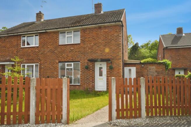 2 bed property, in Walford Drive, £160,000