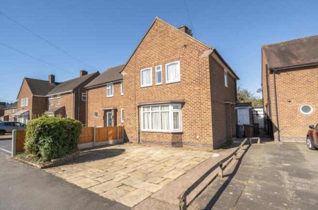 3 bed property, in Hobs Moat Road, £280,000