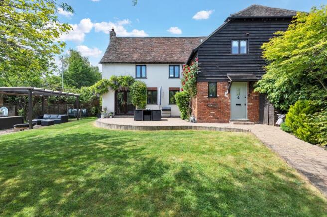 3 bed property, in Old North Road, £525,000