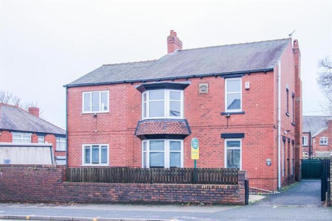 4 bed property, in Dodworth Road, £350,000