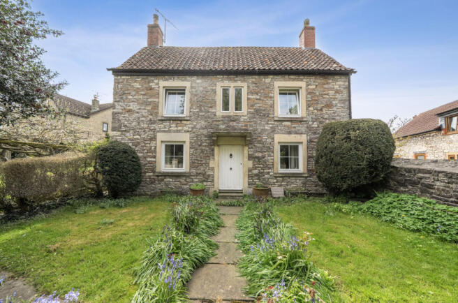 4 bed property, in Main Street, £750,000