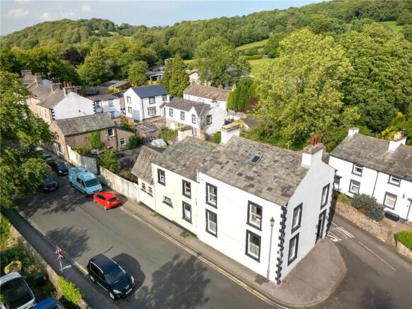 4 bed property, in Main Road, £425,000