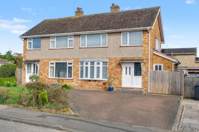 3 bed property, in Butterfield Road, £475,000