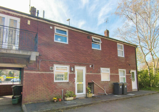 2 bed property, in Tandridge Court, £66,150