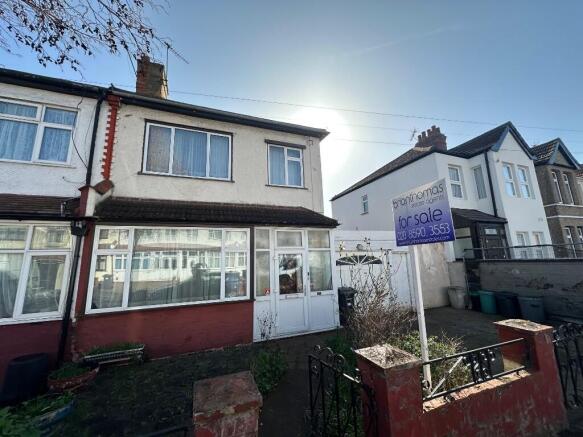 3 bed property, in Hampton Road, £675,000