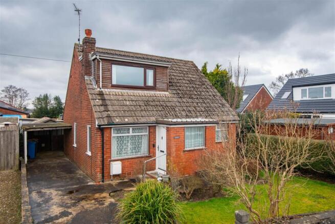 3 bed property, in Brook Avenue, £285,000