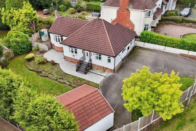 3 bed property, in Showell Lane, £450,000