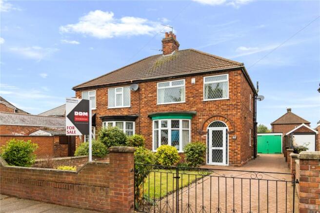 3 bed property, in Dugard Road, £160,000