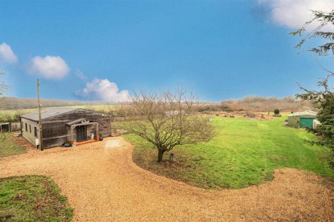 2 bed property, in Ranvilles Lane, £950,000
