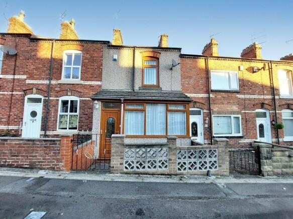 3 bed property, in Nelson Street, £65,000