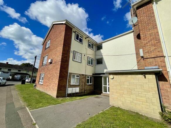 1 bed property, in Moonrakers, £90,000