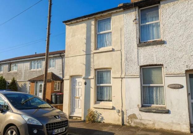 2 bed property, in 20 East Street, £140,000