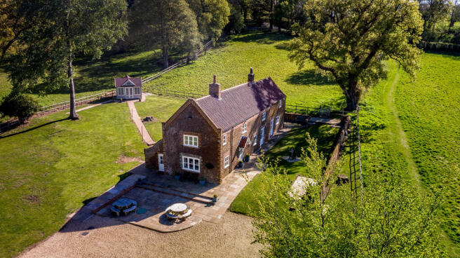 4 bed property, in INGOLDISTHORPE - Period 4 Bed, £795,995
