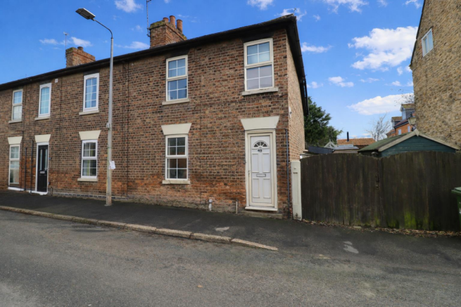 2 bed property, in Westgate, £140,000