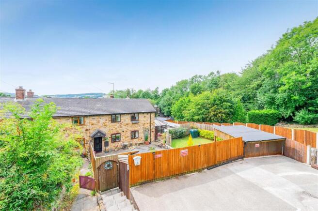 2 bed property, in Forest Hills, £325,000