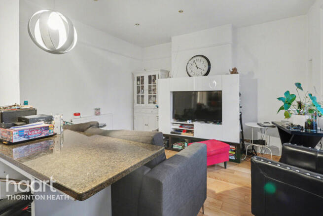 3 bed property, in Dalmeny Avenue, £525,000