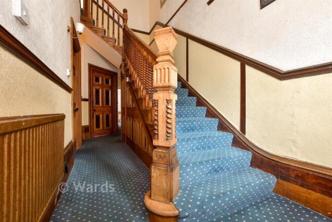 3 bed property, in Queens Road, £500,000