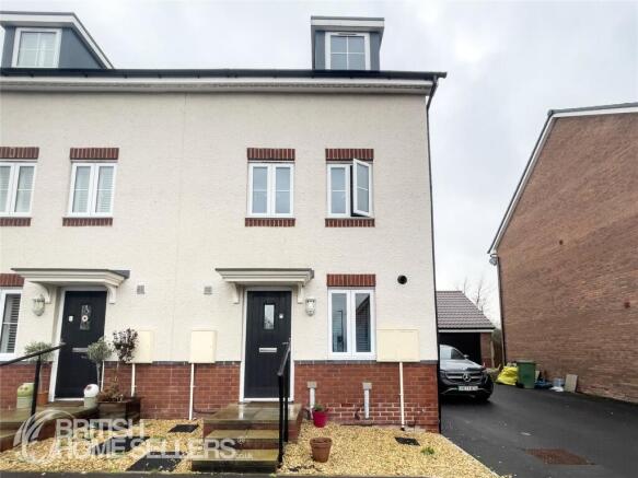 3 bed property, in Maurice Shill Close, £300,000