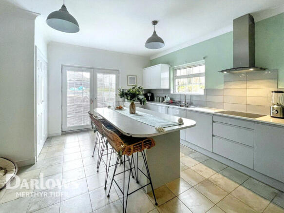 3 bed property, in Meirion Place, £210,000