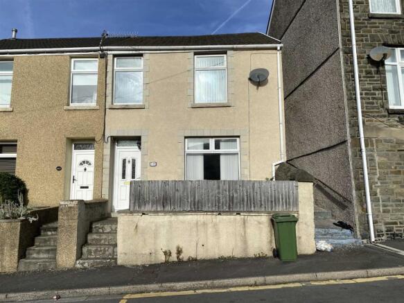 3 bed property, in Glanaman Road, £130,000