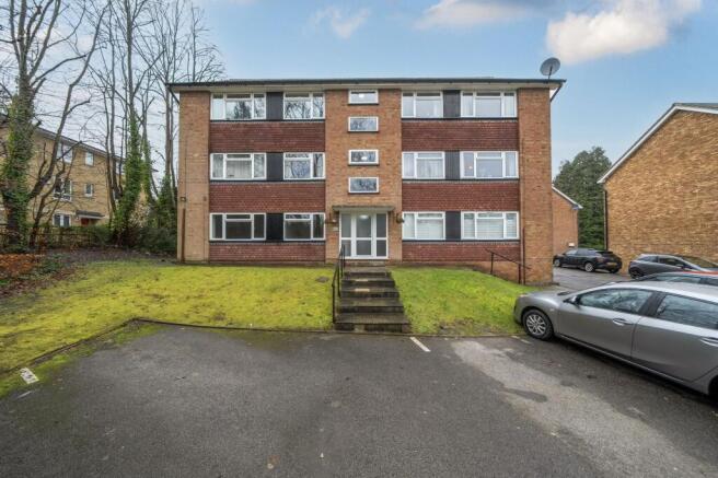 2 bed property, in Tupwood Lane, £255,000