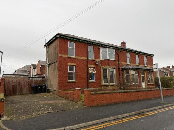 2 bed property, in Cheltenham Road, £89,950