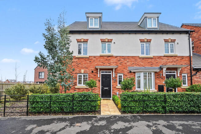 4 bed property, in Station Avenue, £259,000