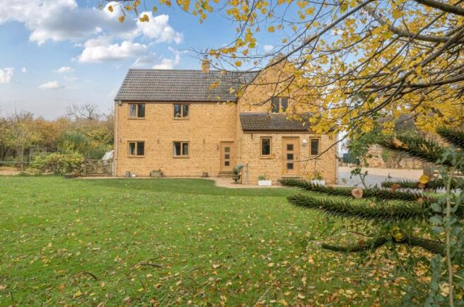 5 bed property, in Lime Kiln Lane, £1,800,000
