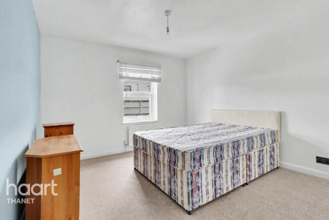 2 bed property, in Upper Grove, £400,000