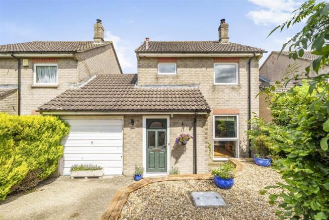 3 bed property, in Paynes Close, £335,000