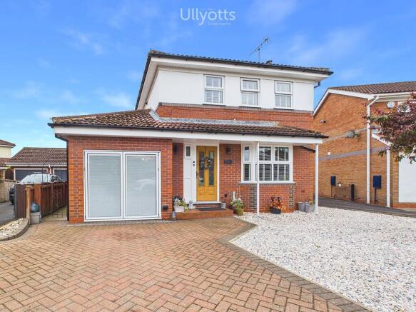 4 bed property, in Whitelands, £375,000