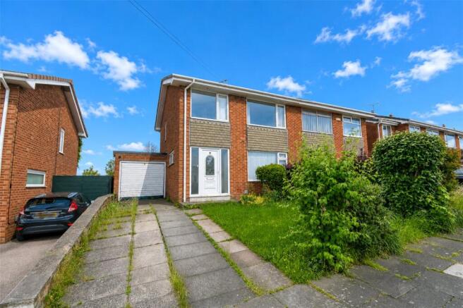 3 bed property, in Gwendoline Close, £250,000