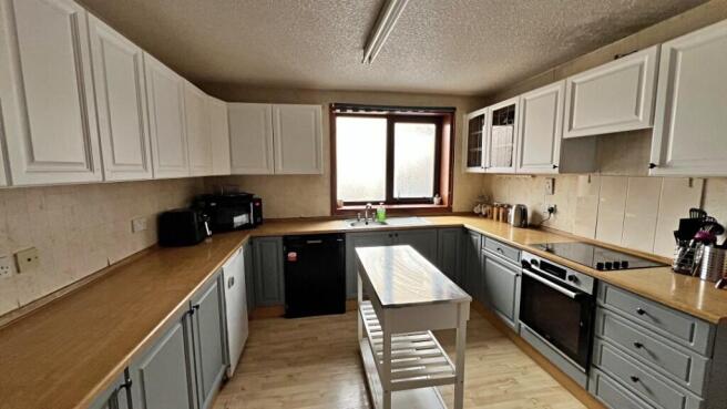 4 bed property, in 22 New Street, £160,000