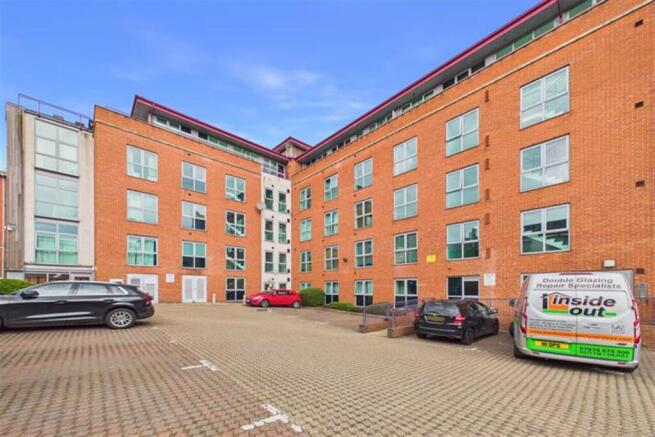 2 bed property, in Portland Square, £130,000
