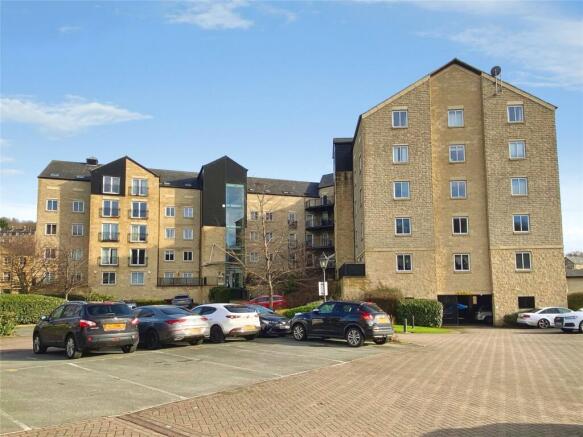2 bed property, in Ellis Court, £90,000