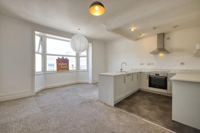 2 bed property, in Queen Street, £115,000