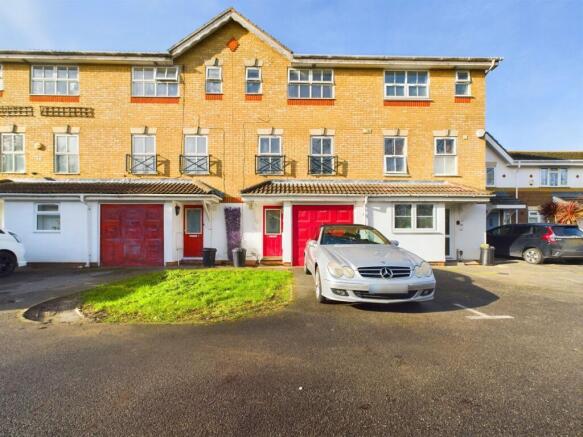 3 bed property, in Patching Way, £550,000
