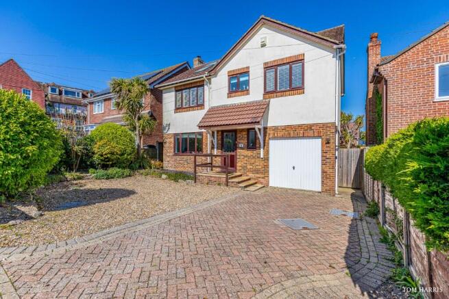 6 bed property, in Wildown Road, £850,000