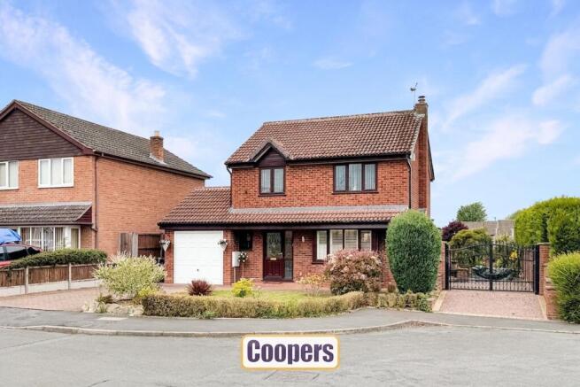 3 bed property, in Hill Farm Avenue, £375,000