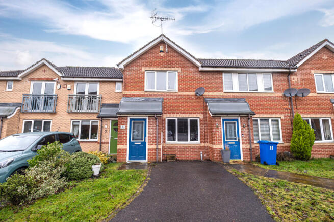 2 bed property, in 15 Wain Avenue, £160,000