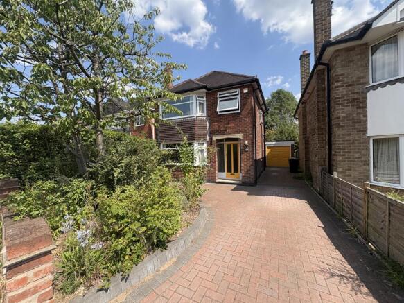 3 bed property, in Bankfield Drive, £370,000