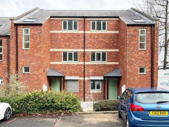 1 bed property, in Burleigh Court, £110,000