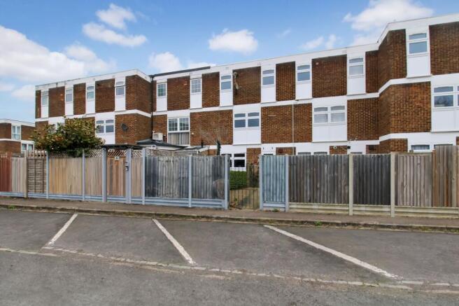 3 bed property, in Regent Court, £229,000