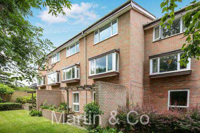 2 bed property, in Engadine Close, £340,000