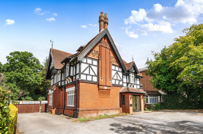 7 bed property, in Winn Road, £1,300,000