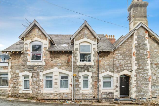 2 bed property, in Waterloo Road, £100,000