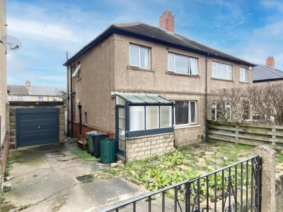 3 bed property, in Wakefield Road, £180,000