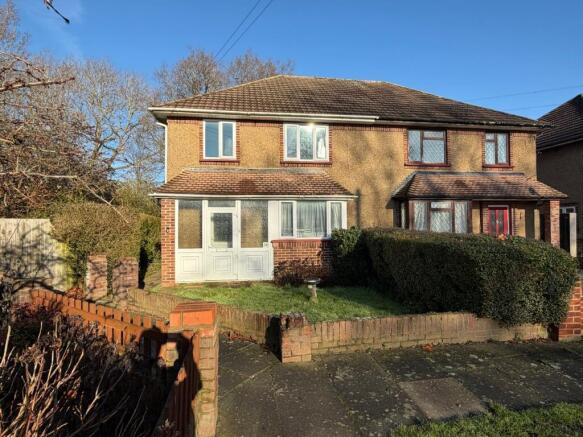 3 bed property, in Brookside Avenue, £439,950