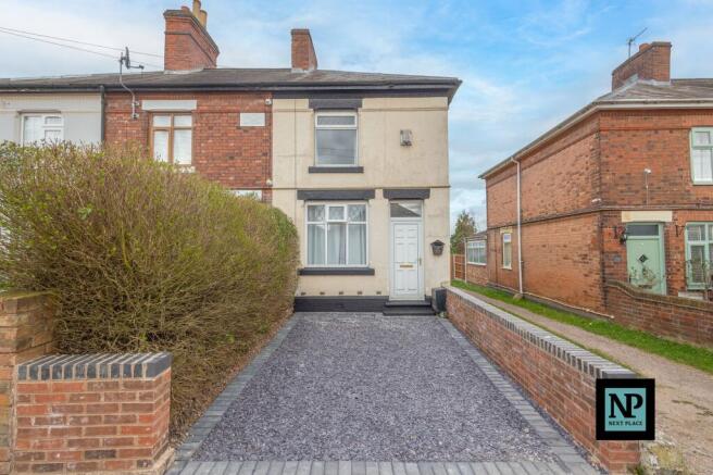 2 bed property, in Long Street, £165,000
