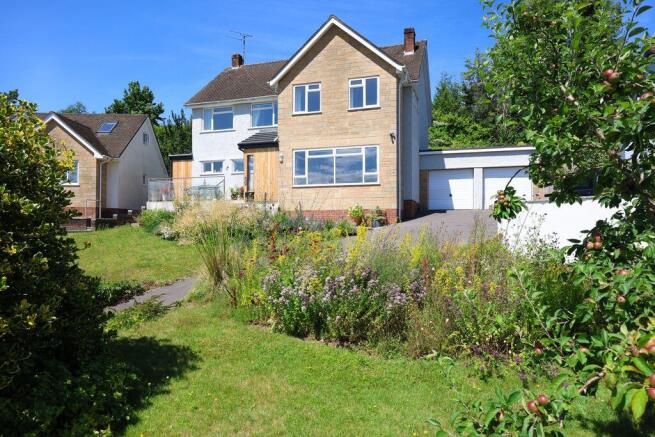 4 bed property, in Lodge Drive, £950,000